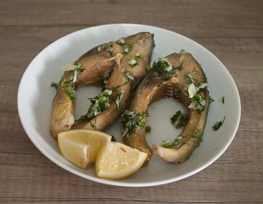 Как пожарить карпа кусочками. Жареный карп. карп жареный на сковороде. карп жареный кусочками. жарить карпа кусочками.