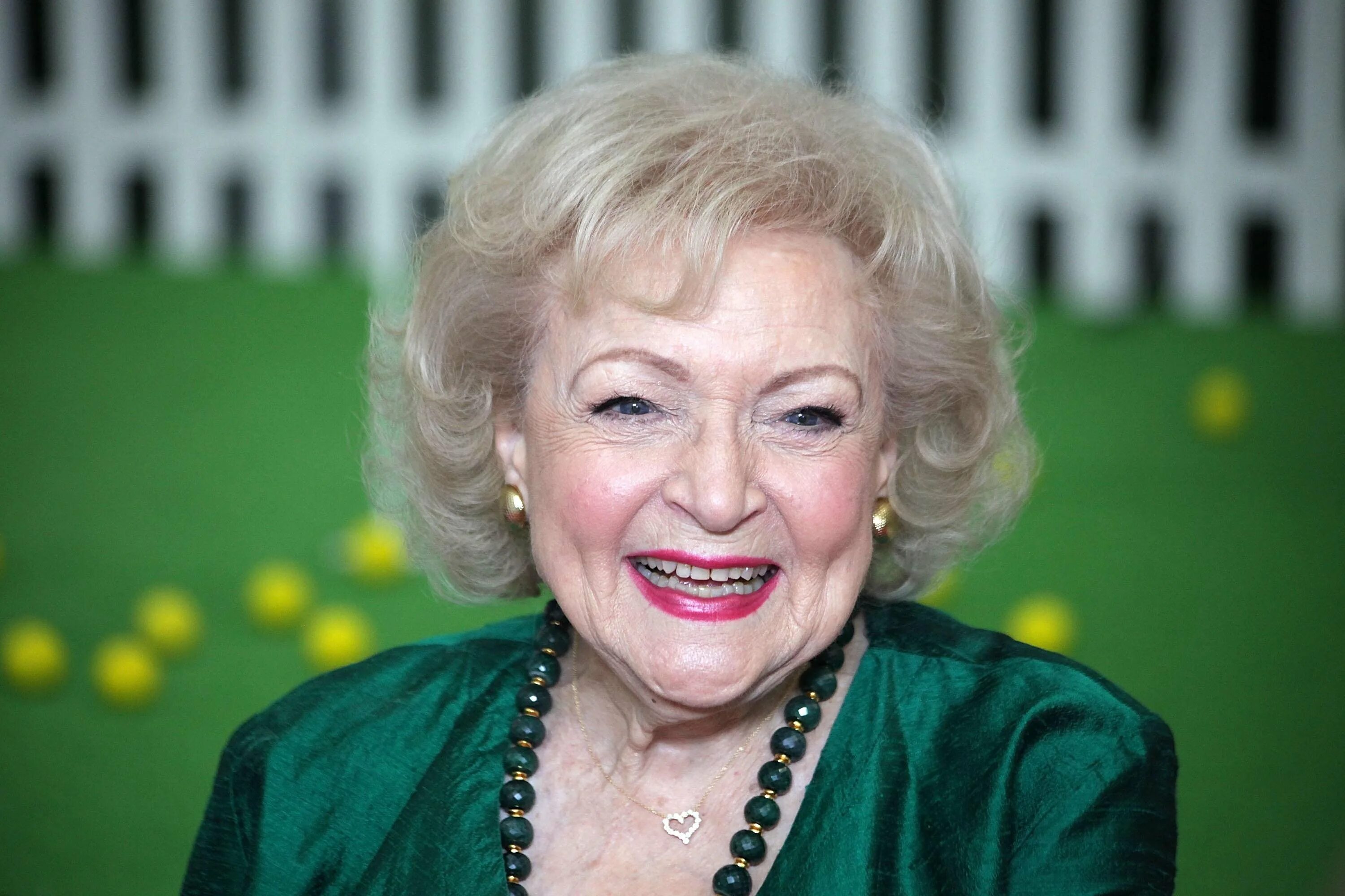 Аллен ладден и бетти уайт в молодости. Бетти филд. Betty white 1985. Бетти бимстерова. Бетти уайт сейчас.
