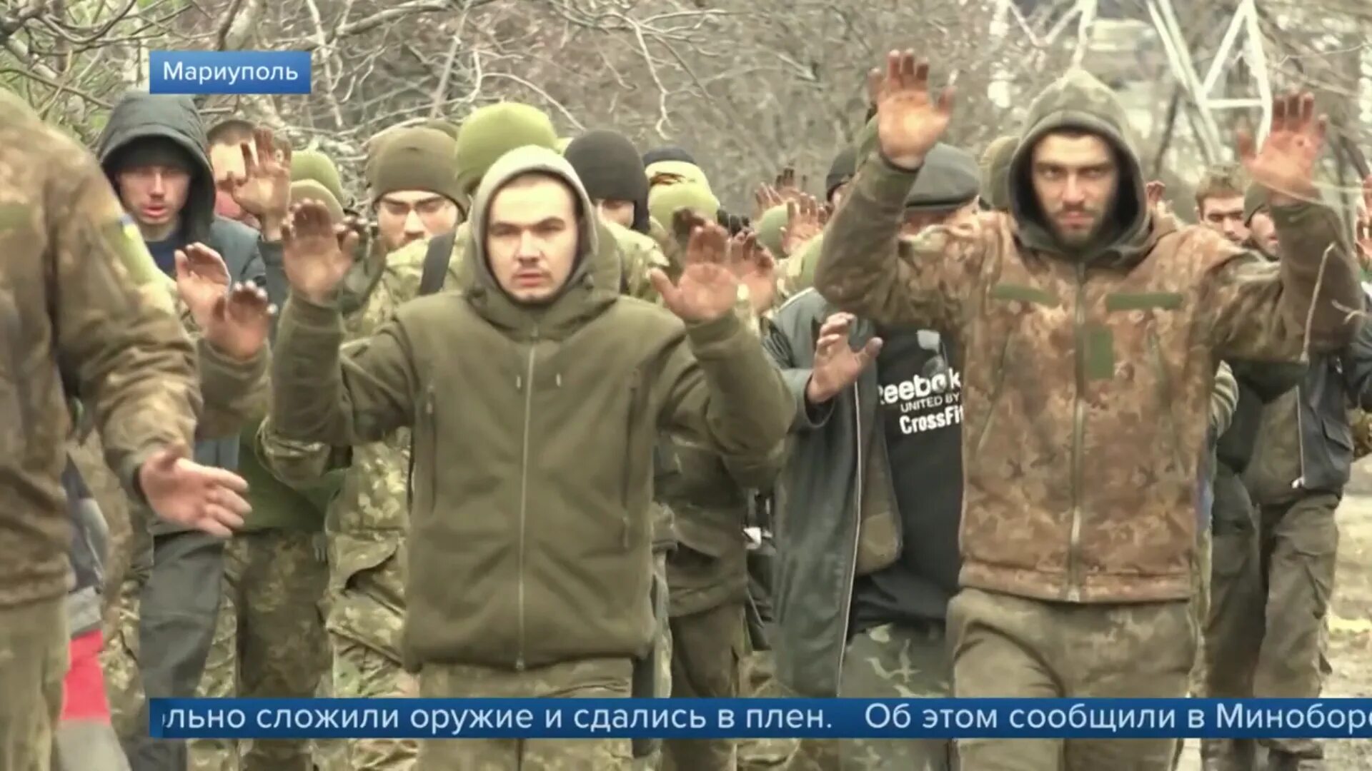 Сколько сдается в плен. Пленные солдаты в мариуполе. солдаты всу сдаются в плен.