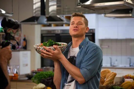 100 мест где поесть ведущий. Программа 100 мест где поесть. Ресторатора александра бельковича. Александр белкович шеф повар. 100 мест где поесть с александром бельковичем.