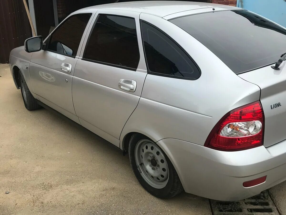 Lada priora 1 белая. Лада приора 217050. Приора 2 хэтчбек. Приора хэтчбек приора 2. Авито авто ваз приора хэтчбек.