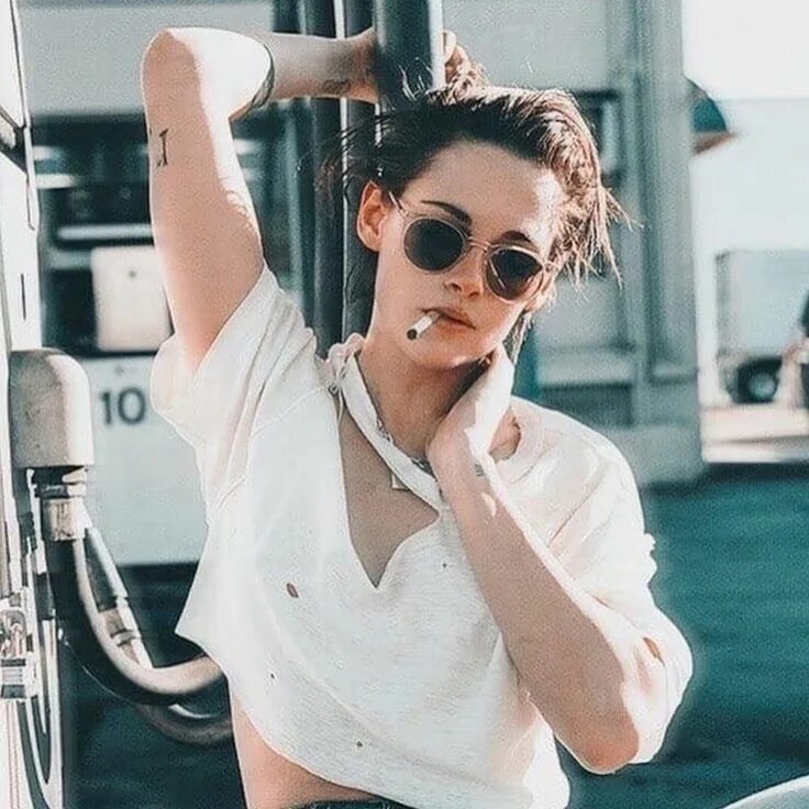 Rolling stones ride em. Кристен стоун. kristen stewart rolling stones. кристен стюарт в клипе rolling stones. amy stewart klipi.