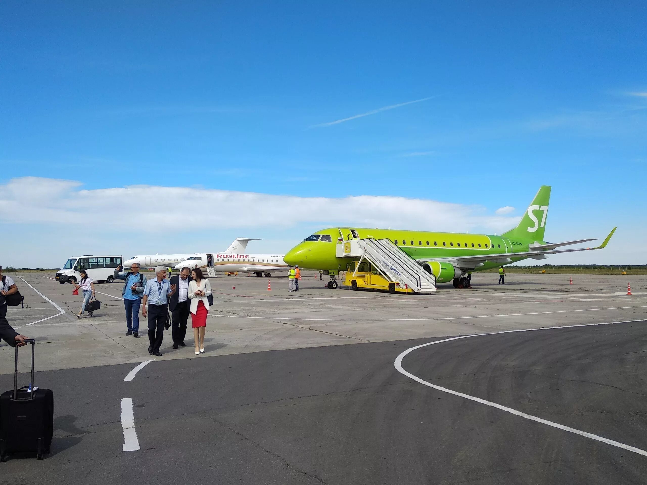 Международный аэропорт Брянск. Аэропорт Брянск ВПП. Старый аэропорт Брянск. Брянск аэропорт BZK. Лето авиарейсов