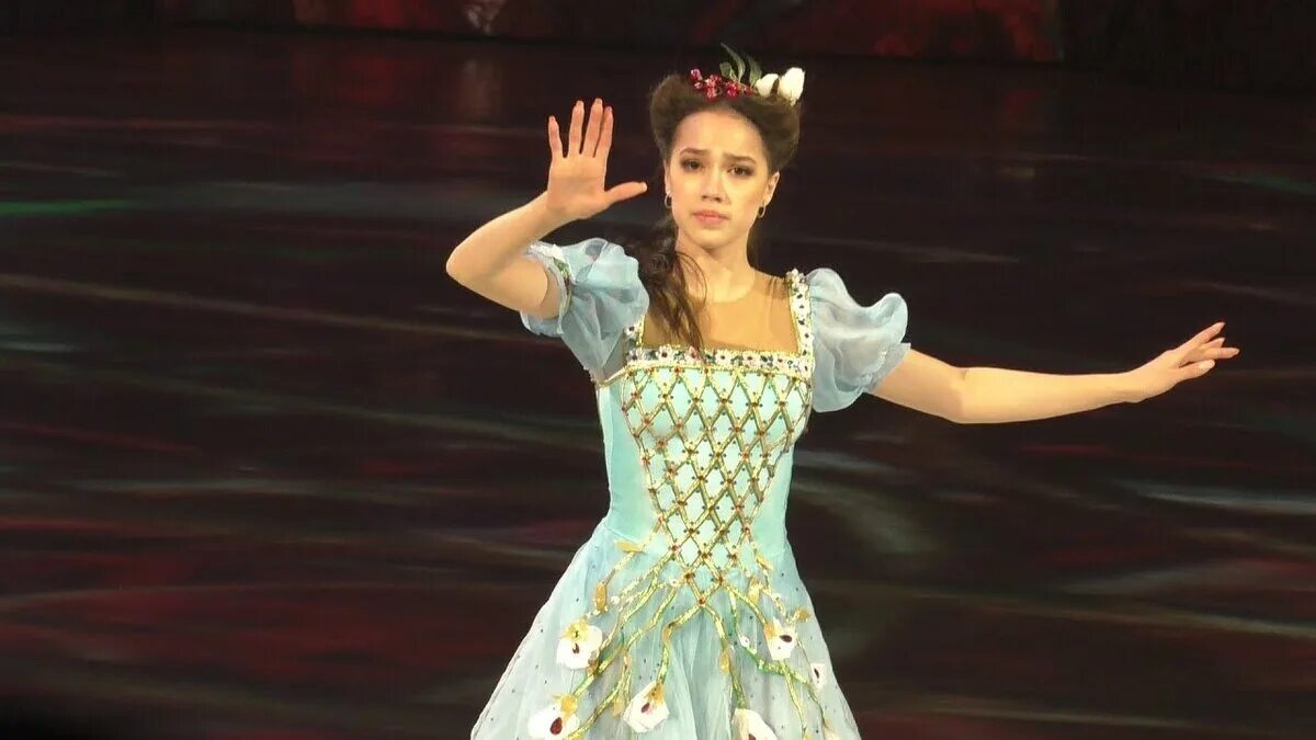 Слуцкая женщина кошка. Ирина слуцкая шоу. Актерское месяц. Шоу слуцкой 12 месяцев участники. Ирина слуцкая ледниковый период.