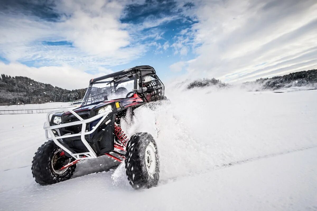 Катание на багги. Багги Sport atv. Квадрик Ямаха зимой. Багги Yamaha Polaris. Багги Поларис гонка.