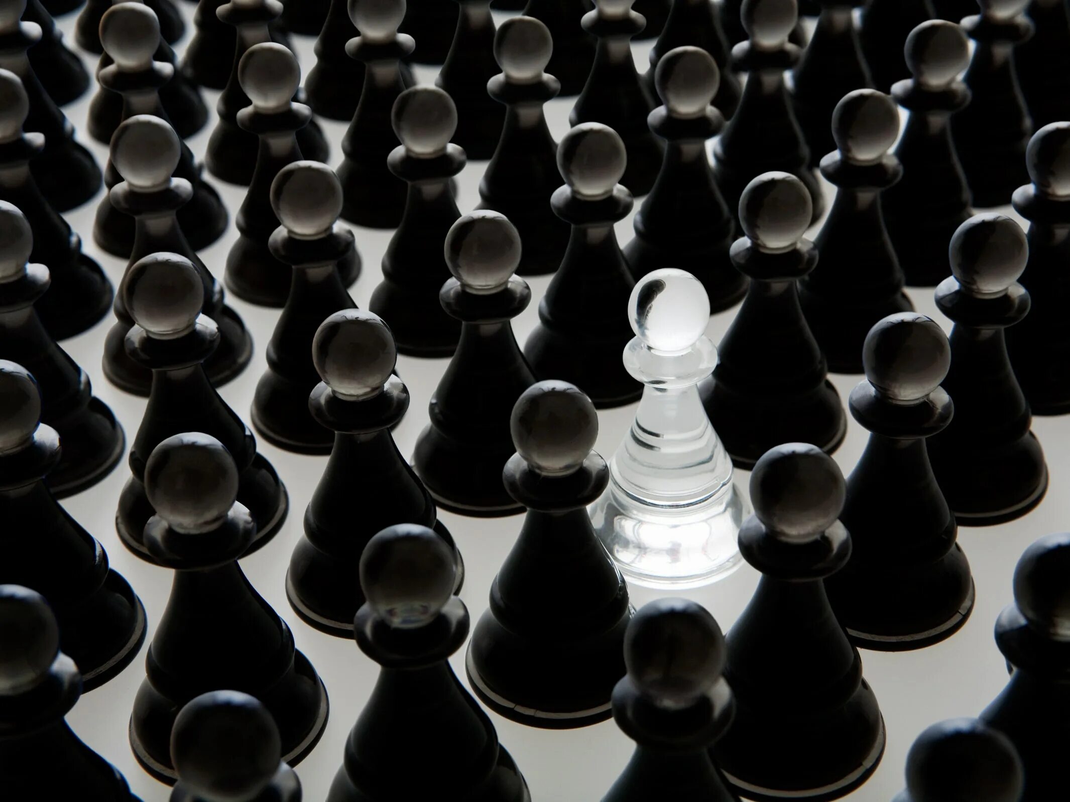 Шахматы противостояние. Шахматы фон. Шахматы спорт. Youtube chess. Вишванатан ананд.