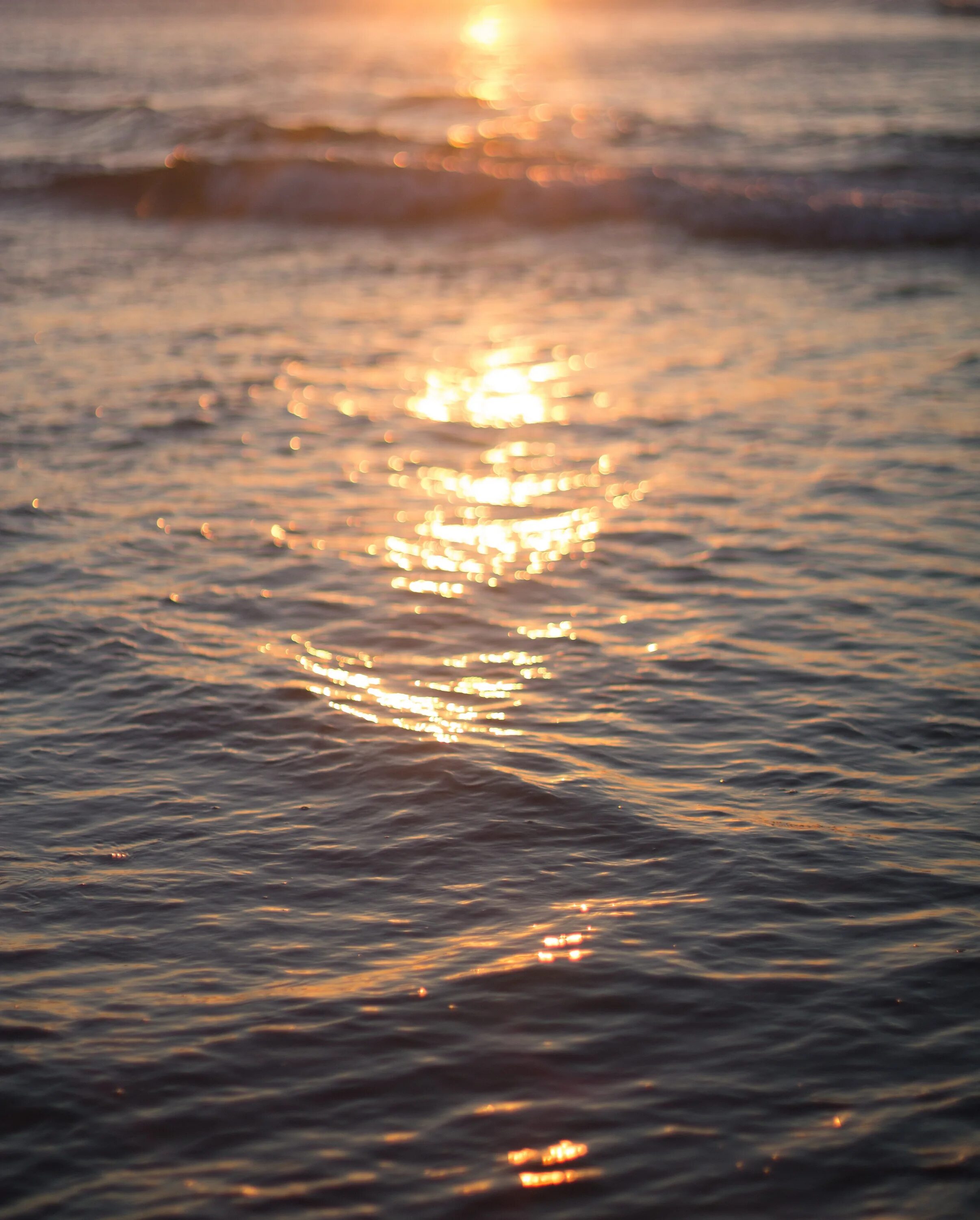 1 свет в океане. Свет в океане. Море свет. Закат моря под водой. Океан свет солнце красиво.