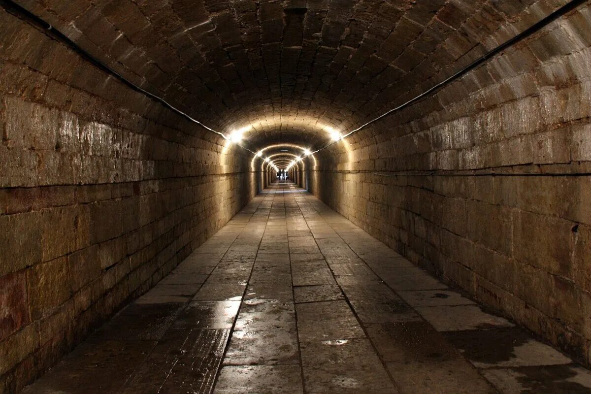 Кто мечтал провести подземный ход. Подземный ход. Подземные ходы в Вологде. Ульяновск подземный ход. Гатчина подземный ход.