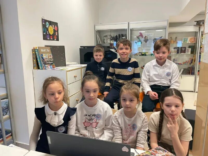 Школа 338 воскресенское внутри. Теннисный корт двфу. Школа 338 каникулы. Школа 338 каникулы. Яхромская сош 1.