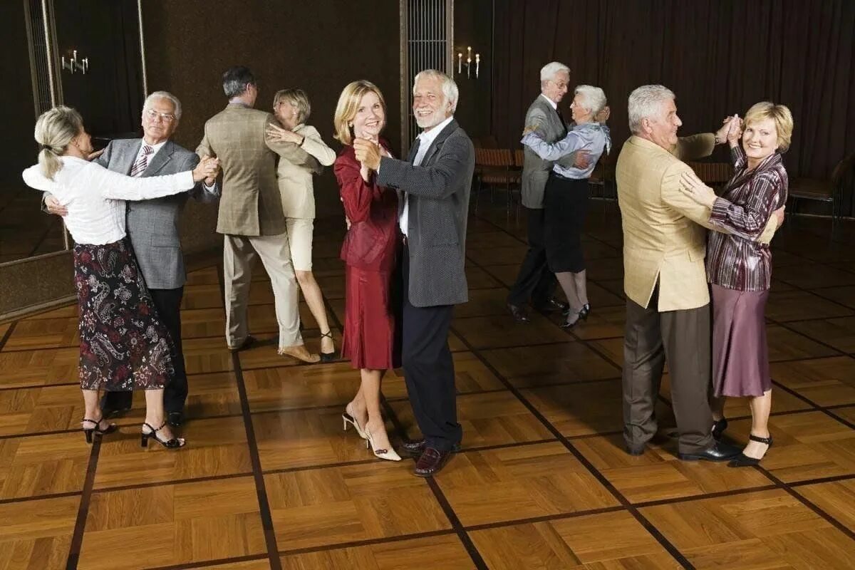 Танцы для пенсионеров. Танцы для пожилых. Танцевальный вечер для пожилых. Старики танцуют. Вечер отдыха пожилых людей