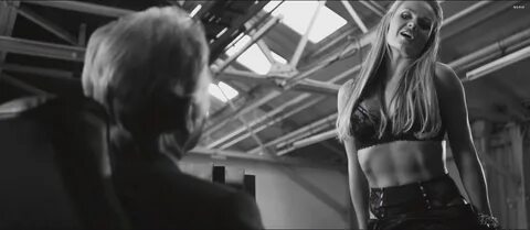 Горячая Энни Купер на жарких фото.