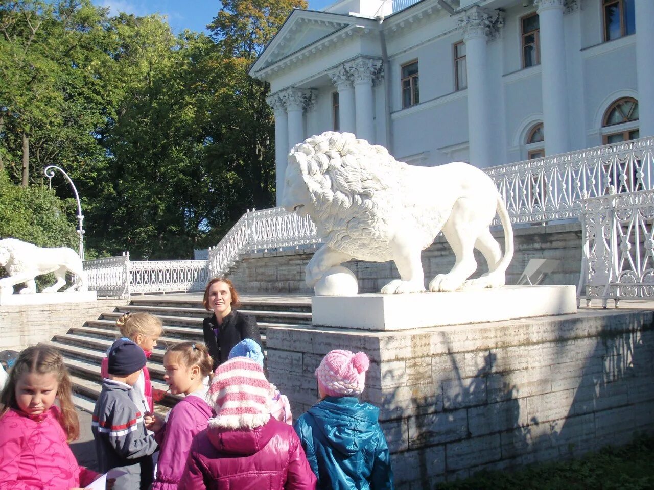 Куда можно с детьми спб. Куда сходить в Санкт-Петербурге. Культурный кот Санкт-Петербург. Куда сходить с детьми в Санкт-Петербурге. Куда сходить в Москве с детьми.