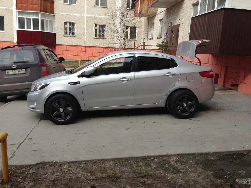 Кия Рио r16. Диски Киа Рио 3 r16. Литые диски r16 Kia Rio 3 графит. Kia Rio 3 диски r16. Киа рио 3 r16