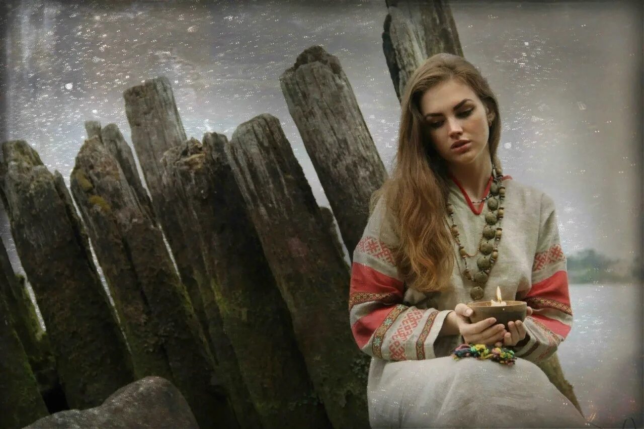 древнерусская я. славянский мужчина. молодой на старославянском. текст на церковно славянском языке.