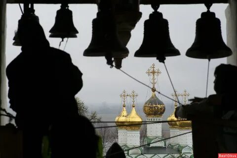 И несется над землею колокольный звон