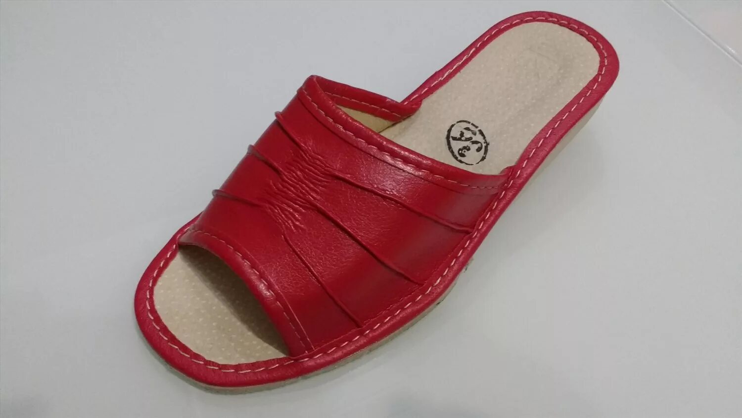 Купить обувь 37 размера. Тапочки женские кожаные Marex. Тапочки домашние женские кожаные (арт. 710-5). Белорусские тапочки кожаные. Польские кожаные тапочки.
