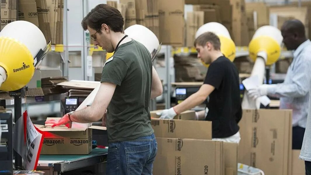 Корпорация амазон. Корпорация амазон. Jeff bezos amazon. Первые товары амазон. Амазон.