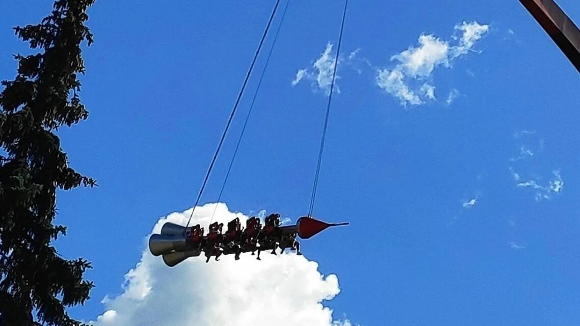 Катапульта диво остров высота. Диво-остров санкт-петербург ракета оборвалась. Ракета диво остров. Диво остров ракета оторвалась. Ракета питер диво остров.