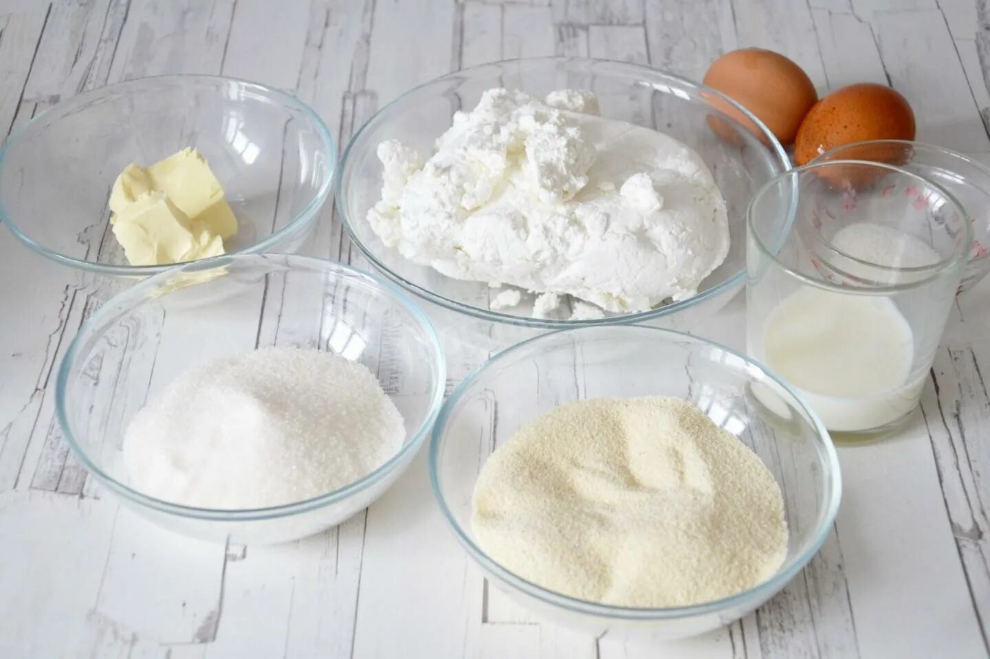 Вода мука сахар что можно приготовить. Творог в миске. Мука яйца сахар. Творог яйца мука сахар. Яйца масло мука сахар.