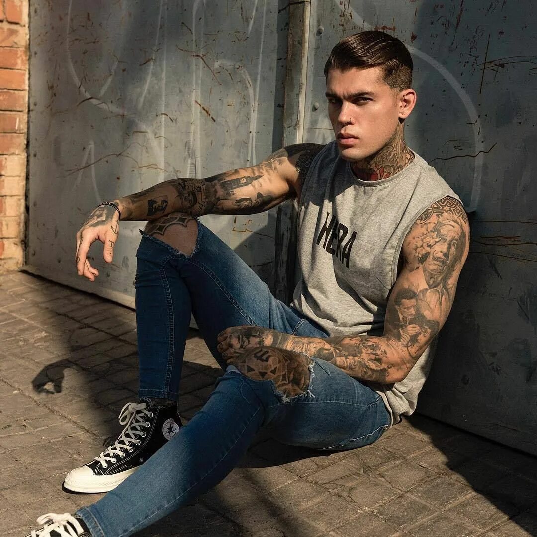 Брутальные тату. Забитые парни тату. Стивен джеймс на море. Стивен джеймс 2021. Стефан джеймс модель торс.