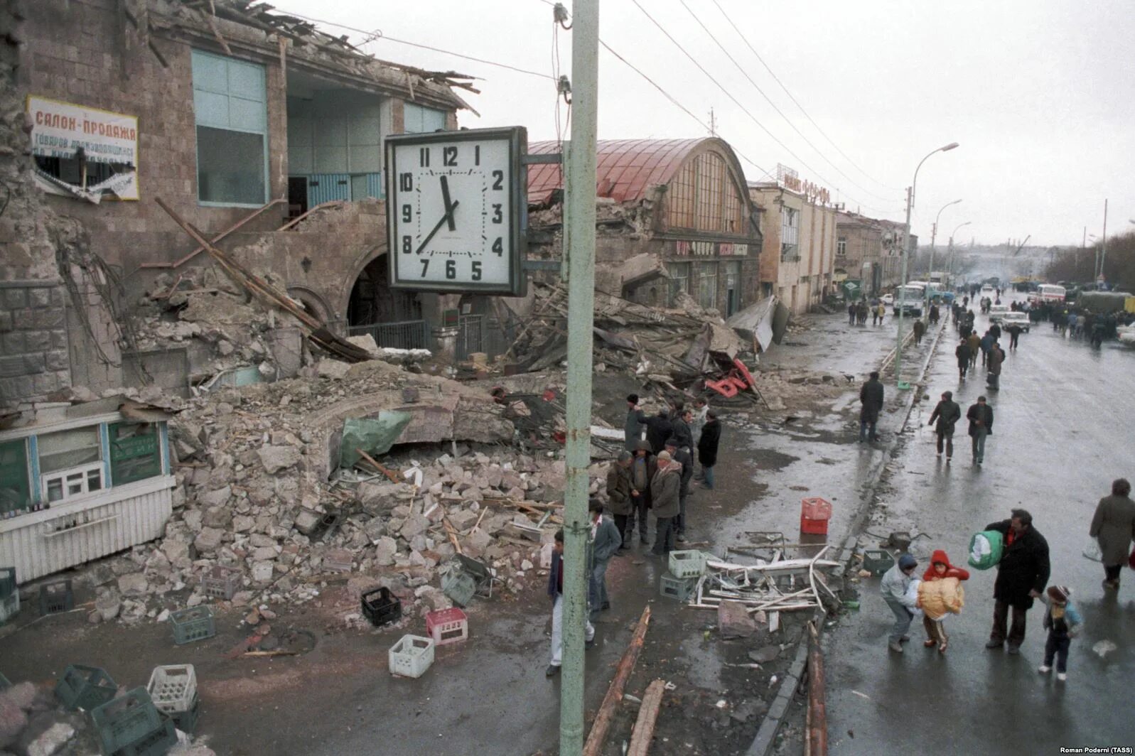 В каком году было сильное землетрясение. Землетрясение в Армении 1988 Ленинакан. Армения Спитак землетрясение 1988 город. 7.12.1988 Армения землетрясение. Город Спитак Армения землетрясение.