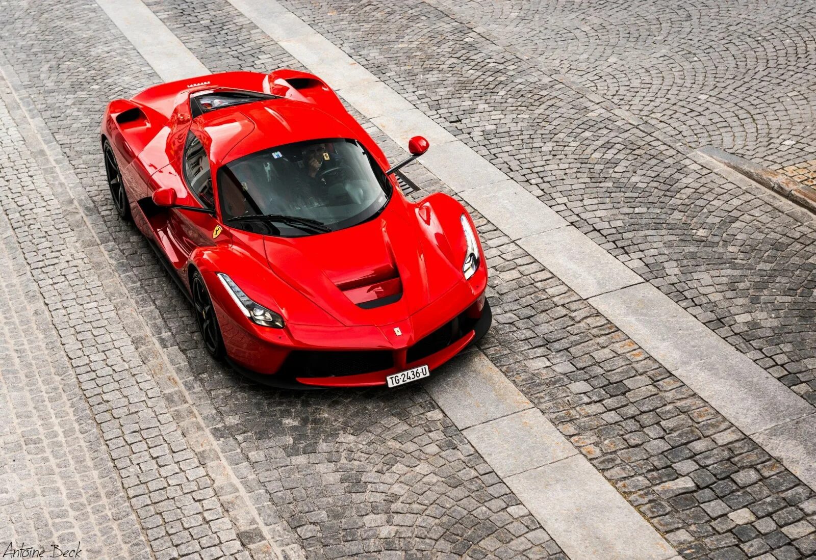 100 красных машин. 100 красных машин. 100 красных машин. Цвет ferrari red. Красная феррари берлинетта.