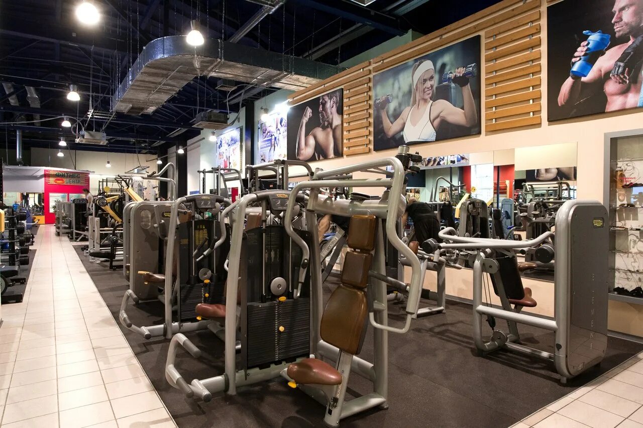 Fitness dvor пролетарская. Спортивная площадка. Магазин спортивной двор. Кроссовки магазин. Многофункциональная спортивная площадка.