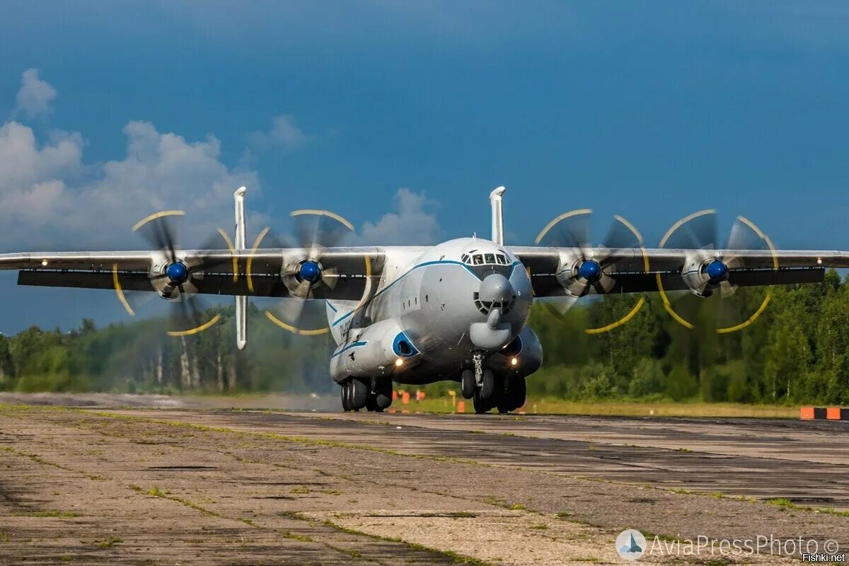 Турбовинтовые самолеты россии. Самолёт Антей АН-22. Турбовинтовой самолет АН 22. Турбовинтовые самолеты России военные Антей АН 22. Антей АН 22 винтовой самолет.