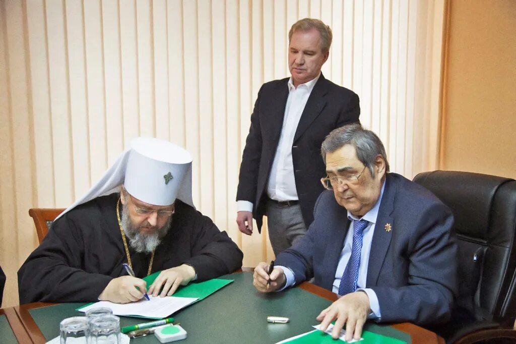 кабинет губернатора в смольном. мэтт хэнкок скандал. ельцин борис николаевич владимир путин. путин идет фото. жизнь в новом мире после отставки 69.