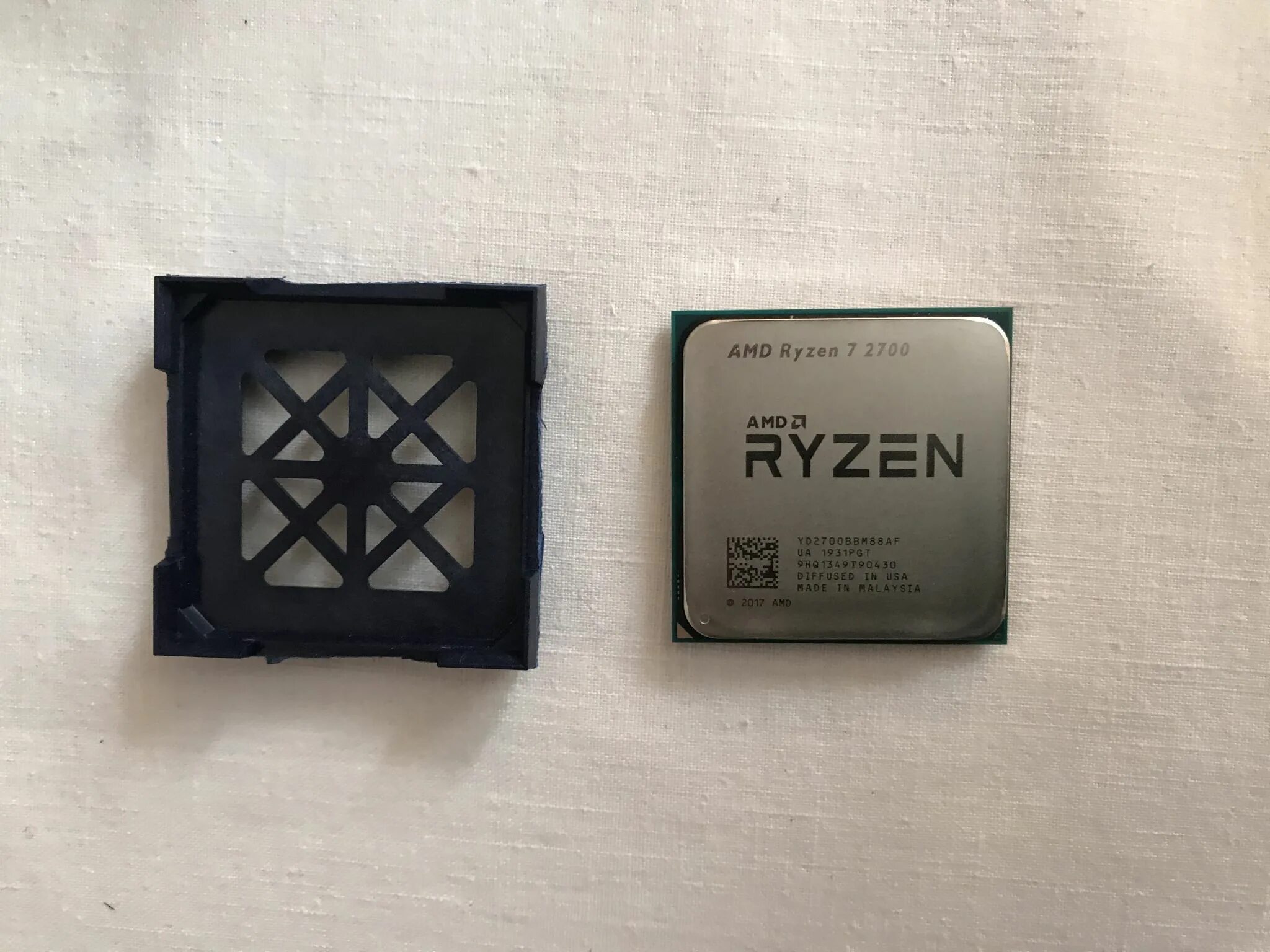 Amd ryzen 7 3700x купить. AMD 7 2700. Процессор AMD Ryazan 7 2700. AMD Ryzen 7 3700x OEM. Процессор AMD Ryzen 7 Pro 3700.