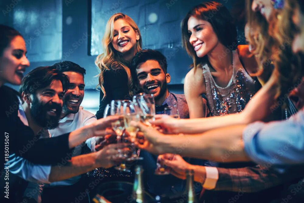 Танцы в клубе. Вечеринка. The night her party. Общение на вечеринке. The night her party.