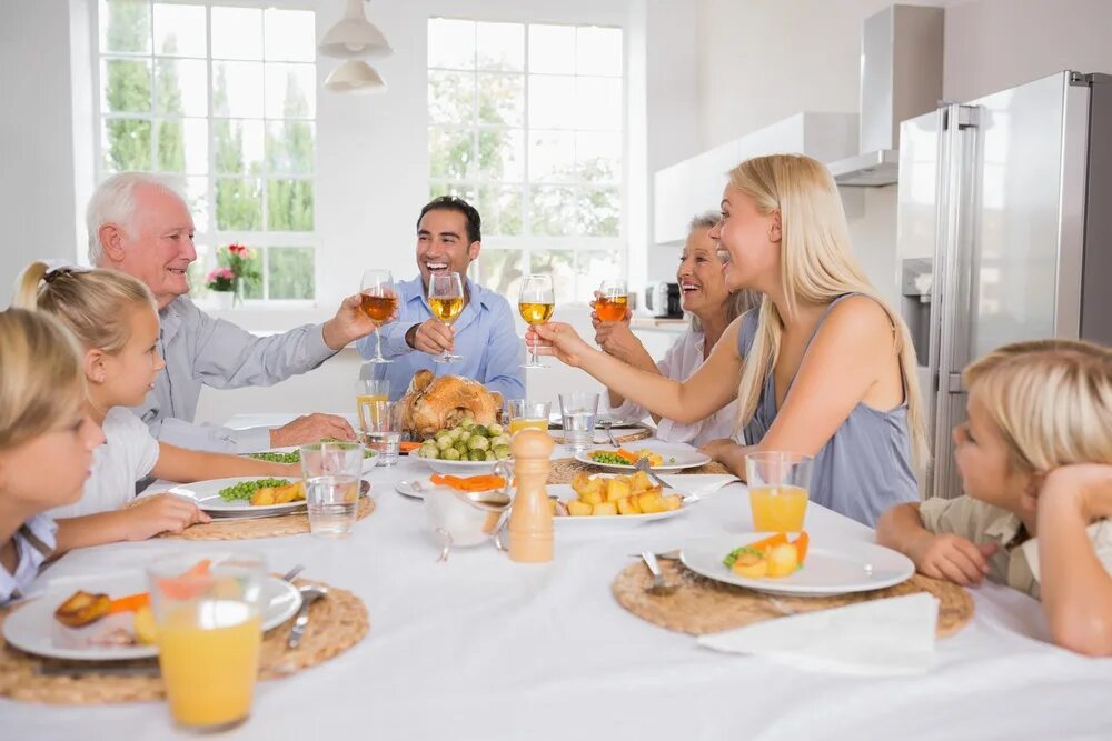 Давайте собираться у стола стихи. Игры для семьи за столом. Стих давайте собираться у стола не для того чтоб зелье нас пьянило. Православная семья. Давайте собираться у стола.