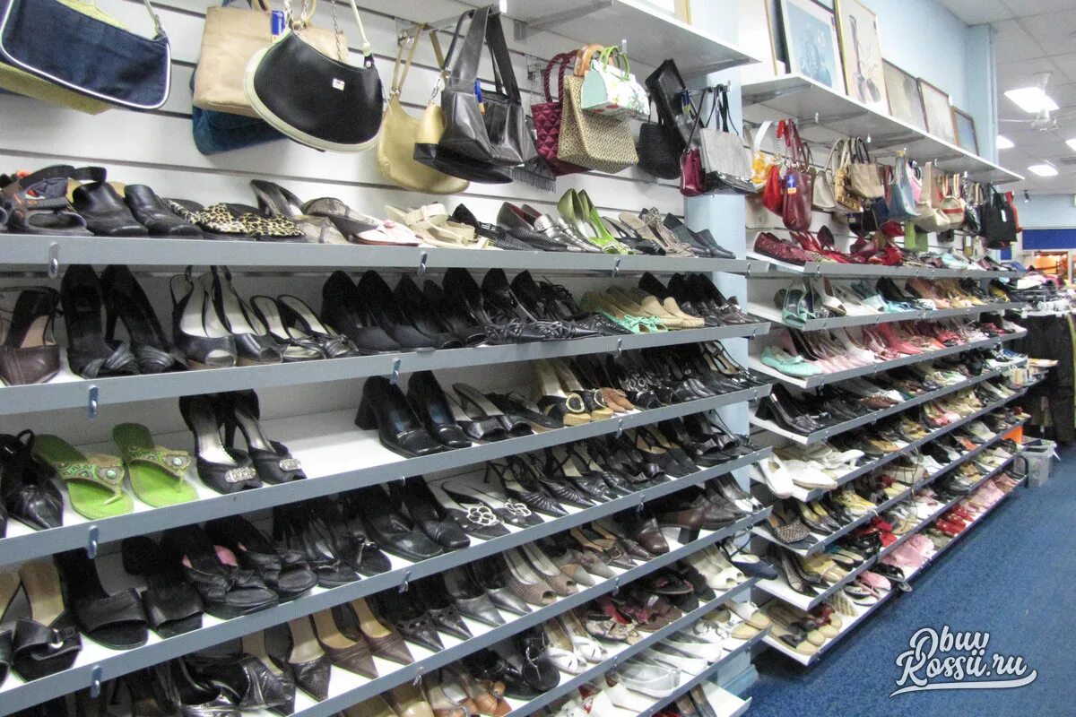 Обувной магазин. Женский обувной магазин. Магазин дешевой обуви. Смешные цены обувь.