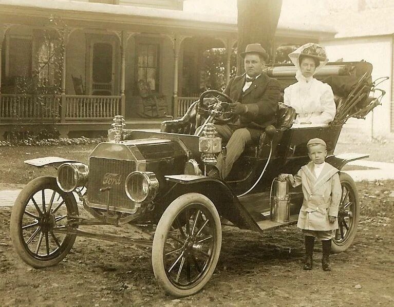 Акция первый автомобиль. Первый автомобиль Форда 1893. Henry Ford model t.