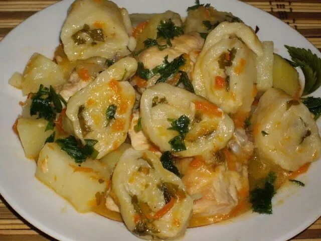 Картофель с мясом и тестом. Штрули (штрудли, СТРУЛИ). Штрули с картошкой. Штрули хинкал. Штрули с курицей.