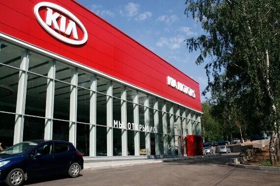 Производственная. Renault киров гусар. Гусар вятские поляны автосалон. Гусар кирове. Труда 90 киров автосалон гусар.