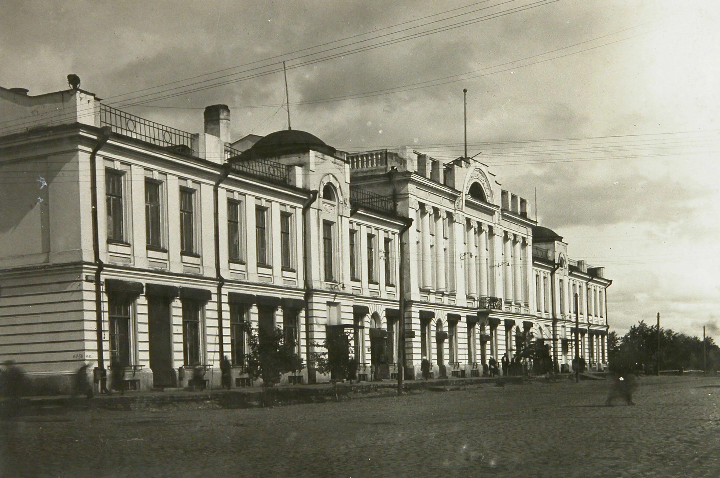 Первое здание института