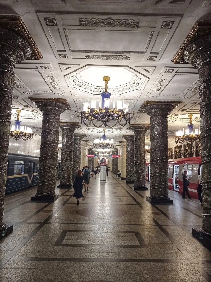 Самая красивая станция метро в петербурге. Автово станция метро Санкт-Петербург. Автово станция метро. Питер метро Автово. Метро Автово 1996 год.