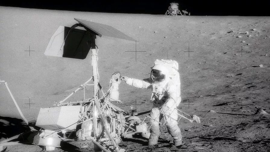 Первая посадка на луну год. Аполлон 1969. Аполлон 12. Высадка людей на луну 1969. Полет Аполлона на луну в 1969.