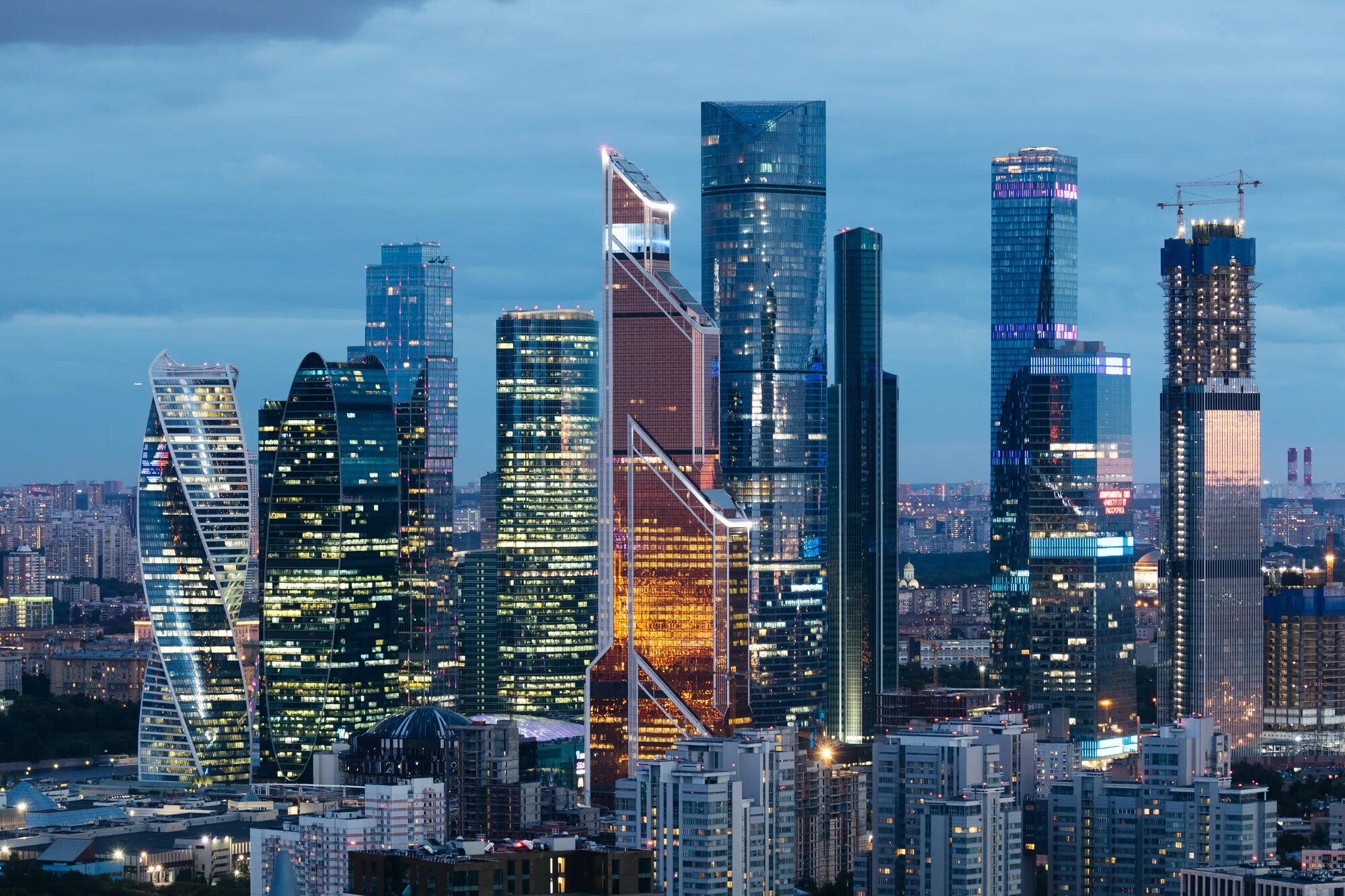Умный город картинки. Каменные джунгли нью-йорка. Москоу - сити, небоскребы, река. Фантастический город. Москва сити в 2020 году.