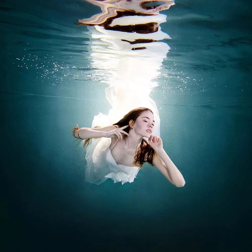 Девушка под водой. Фотосессия под водой. Красивые девушки под водой. Съемка в воде.