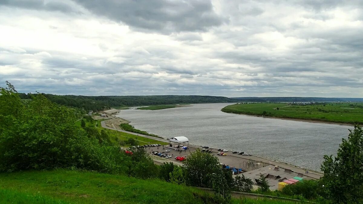 Река томь новокузнецк. Вид томи. Река томь в томске. Томск лагерный сад томь. Река томь кемерово.