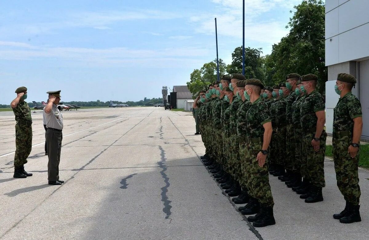 6 го августа. Сербские танкисты. Сербские военные. Сербская армия учения. Сербские военнослужащие в кабине с-300.