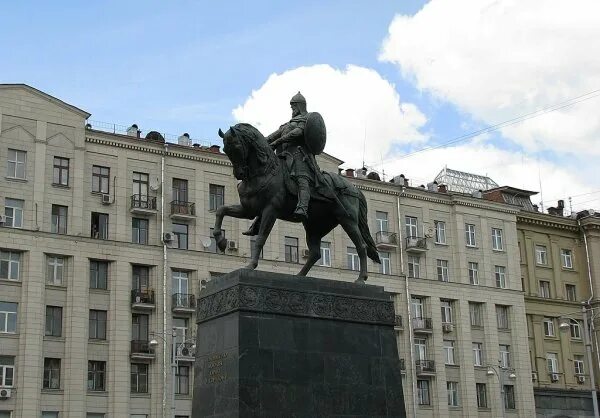 Улица долгорукого. Тверская улица памятник юрию долгорукому. памятник юрию долгорукову. памятник юрию долгорукому 1954.