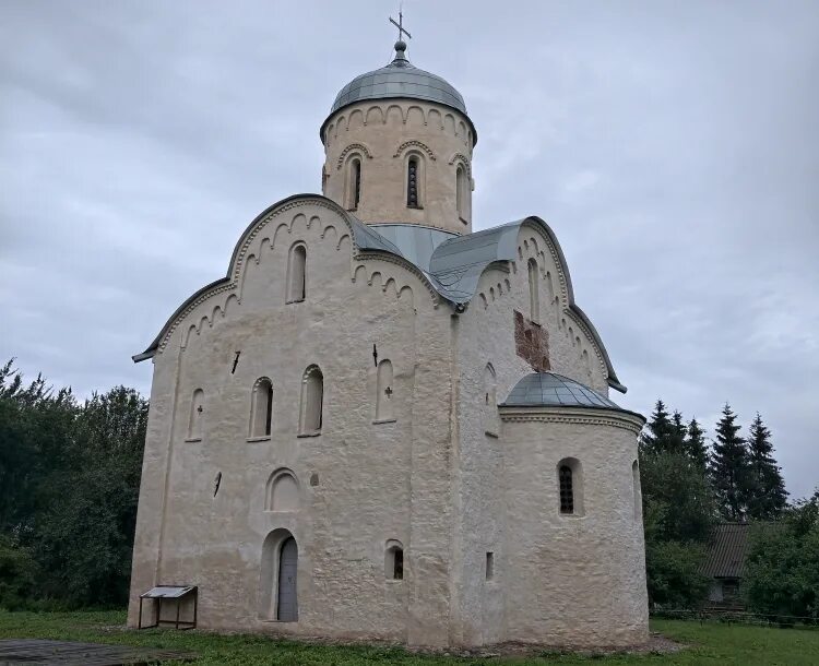 Церковь 12 века великий новгород. Церкви 13 века в новгороде. Спас на нередице церковь близ новгорода. Зодчество в 13-14 веке на руси. Церкви 12 13 века.