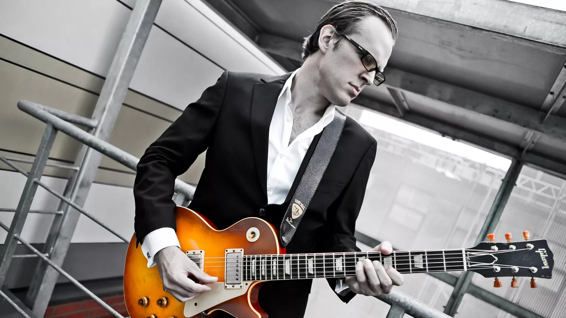 Джо Бонамасса. Joe Bonamassa фото. Joe Bonamassa обои. Джо Бонамасса гитары. Блюз джо бонамасса