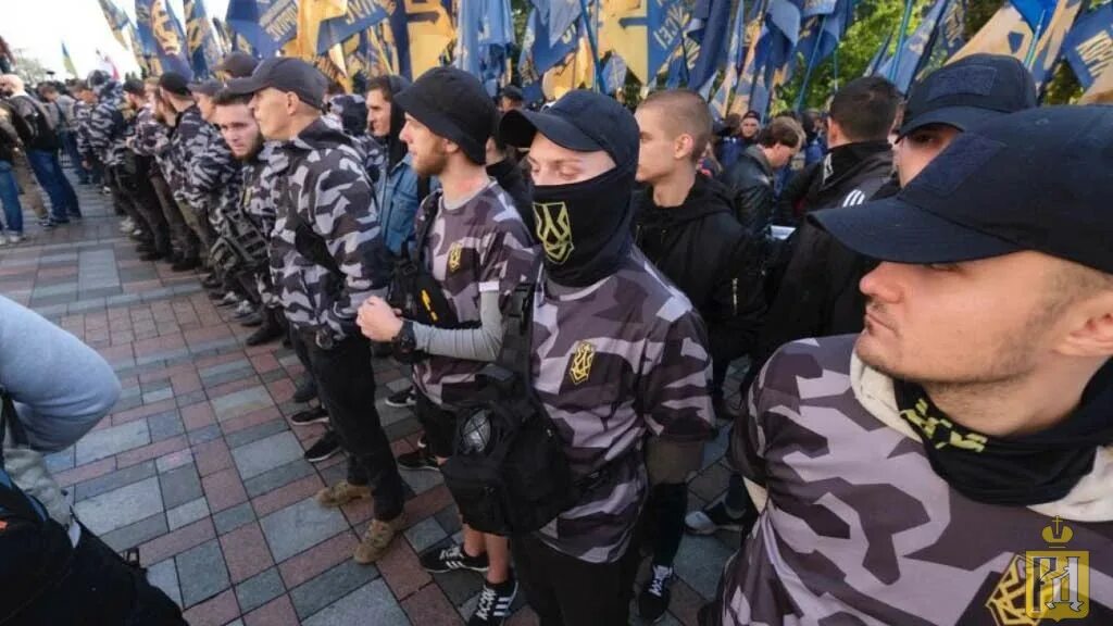 Нацкорпус нацисты Украина. Украинские националисты военные. Нац корпус Украина. Украинский националист ярый.