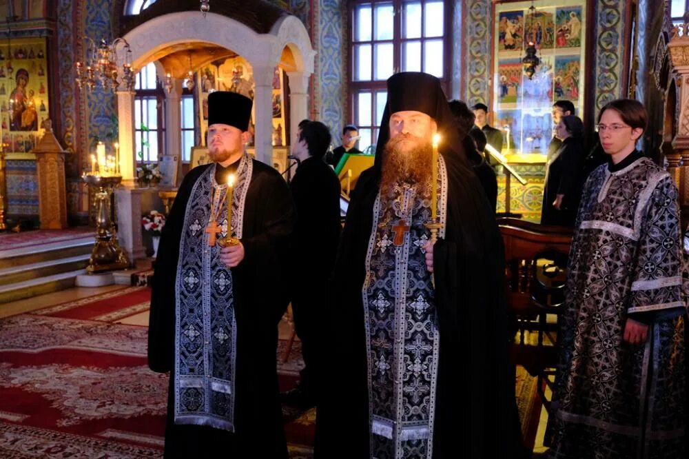 прокимен собора богородицы. праздник вознесения христова в монастыре щегловском тула 2022г. никольский собор девы марии. собор пресвятой богородицы. мужчина у собора.