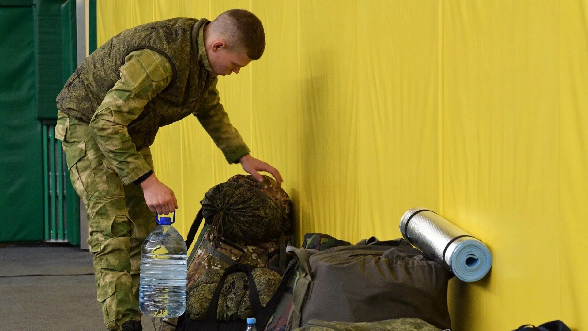 Мобилизационная сми. Экипировка украинских военных. Военная мобилизация. Бронежилет мобилизованным. Мобилизация экипировка.