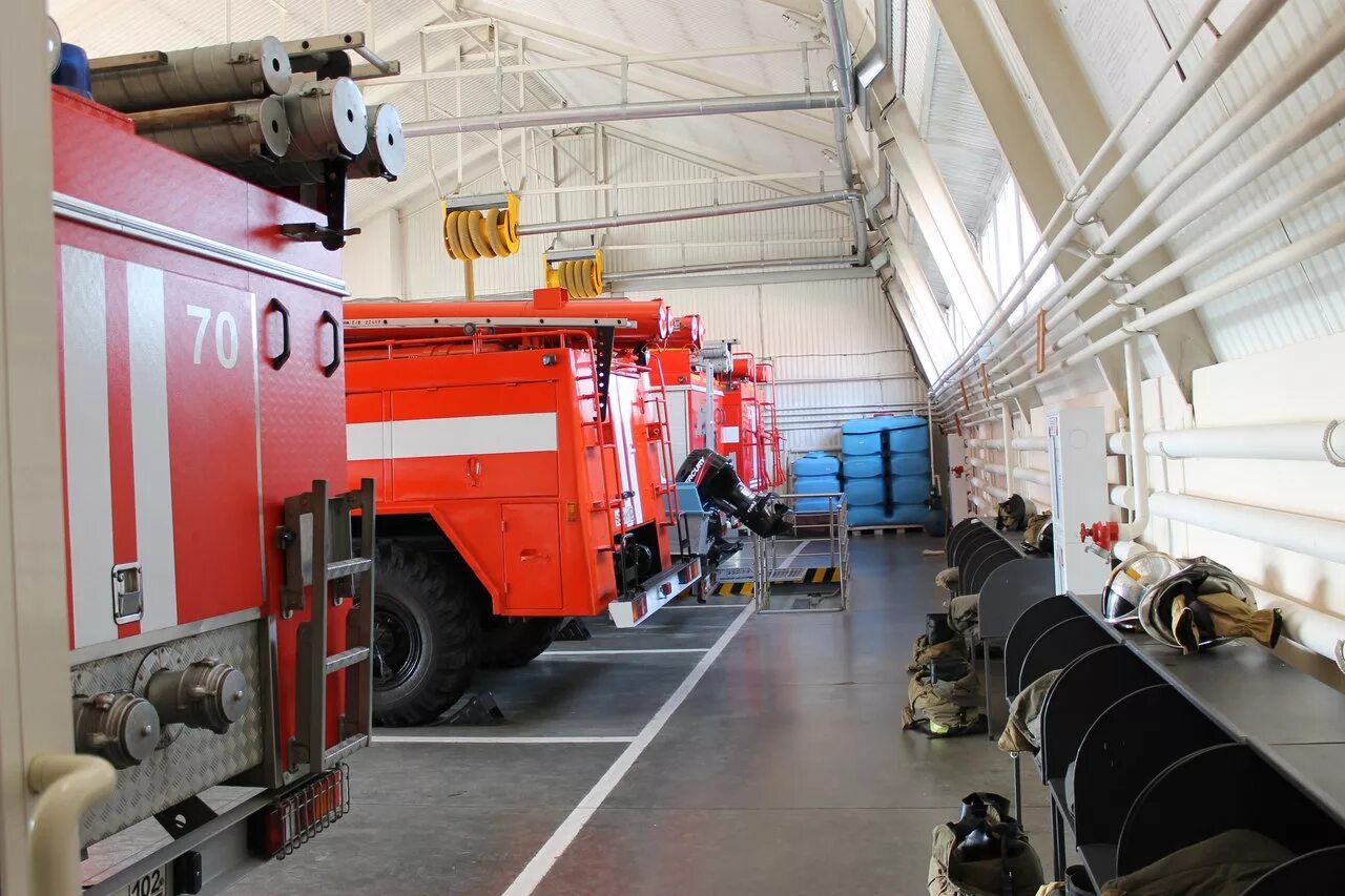 Средний ремонт пожарного автомобиля. Пожарное депо Уфа. Пожарная часть 2 Уфа. 32 Пожарная часть Уфа. Пожарная часть внутри.